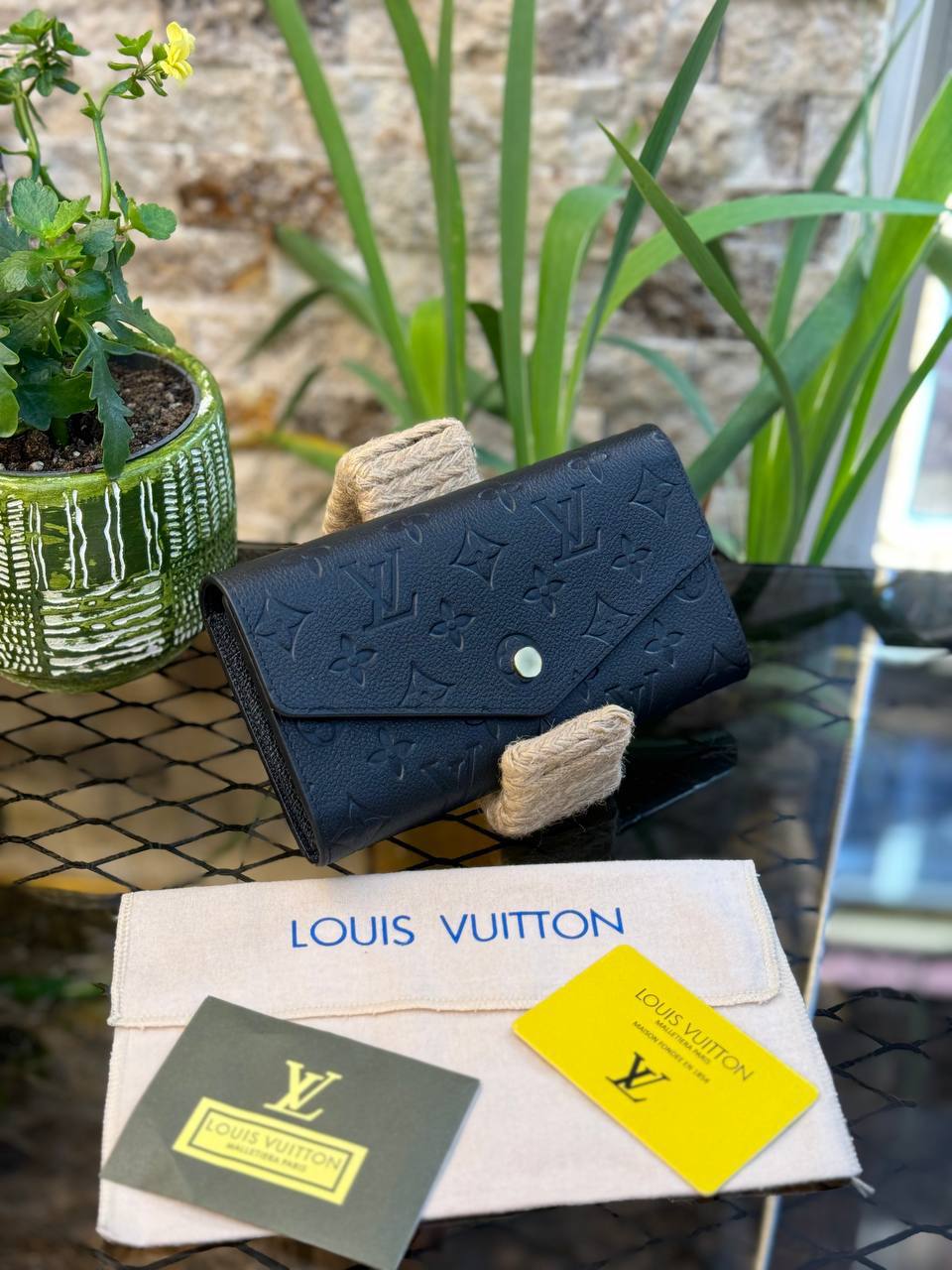L - Leather Sarah Wallet (Black)