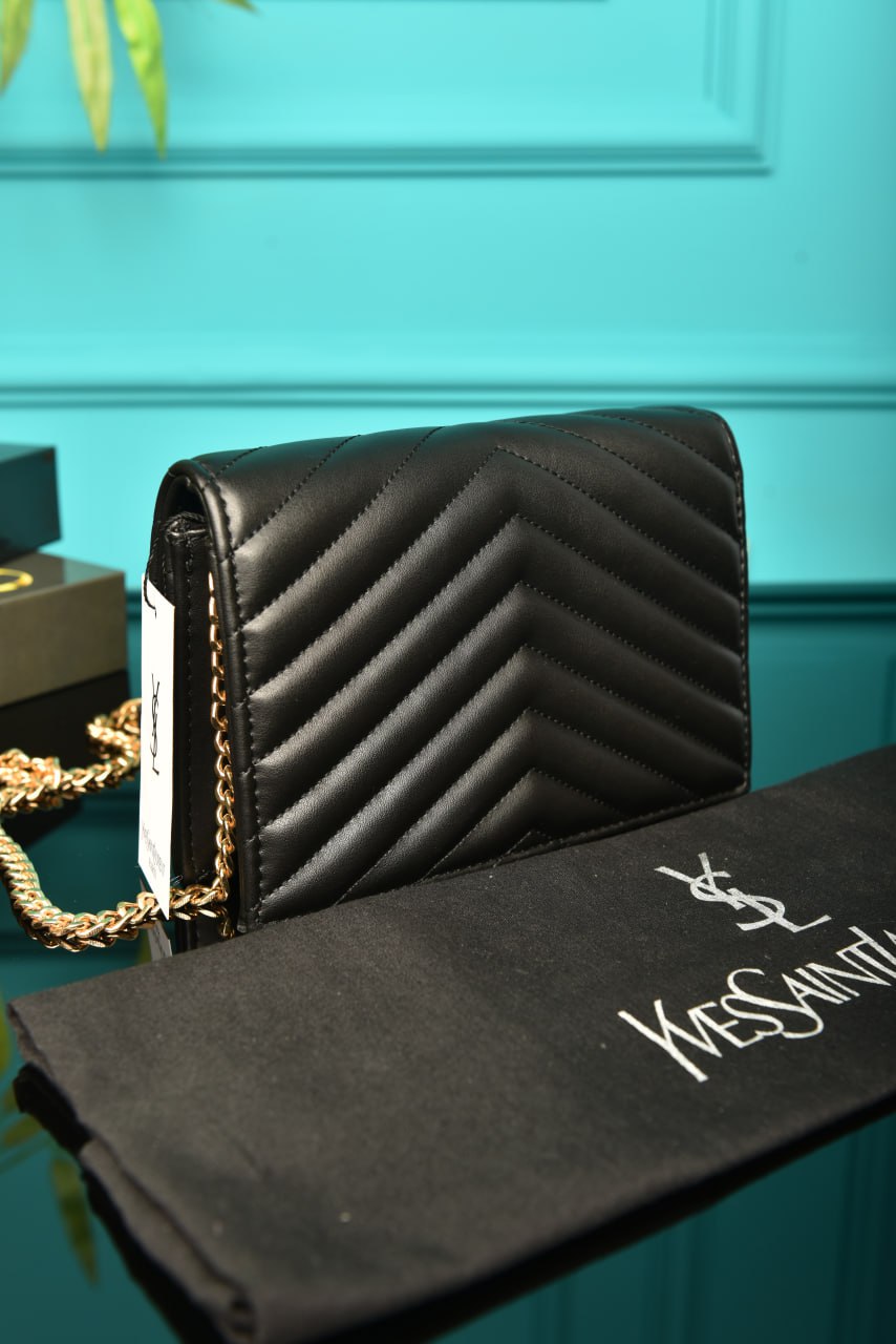Cassandre Leather Wallet on Chain