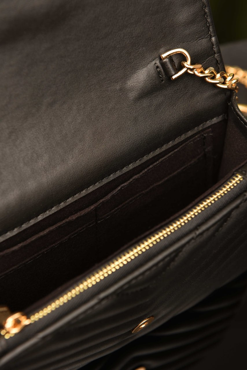 Cassandre Leather Wallet on Chain