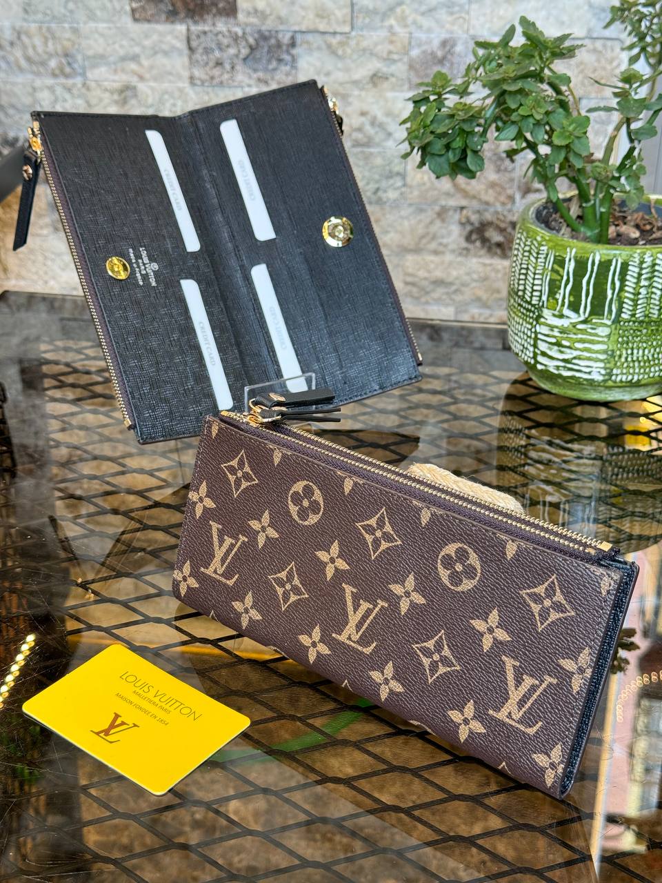 L - Leather Adele Wallet (Black)