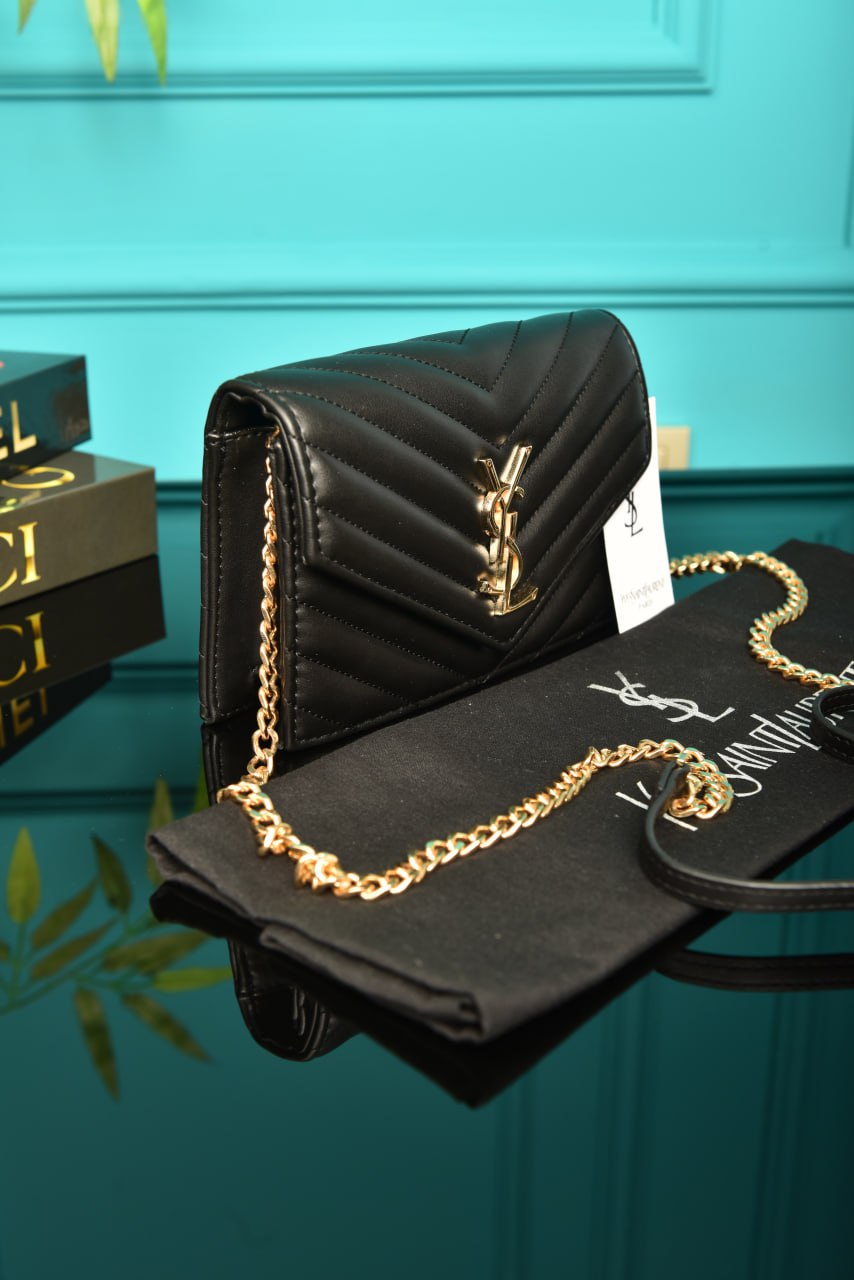 Cassandre Leather Wallet on Chain