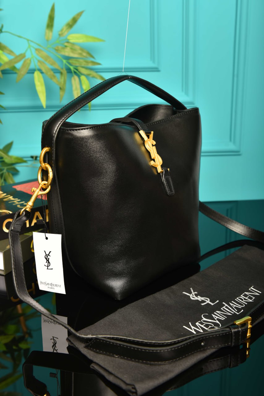 Le 37 in Shiny Leather