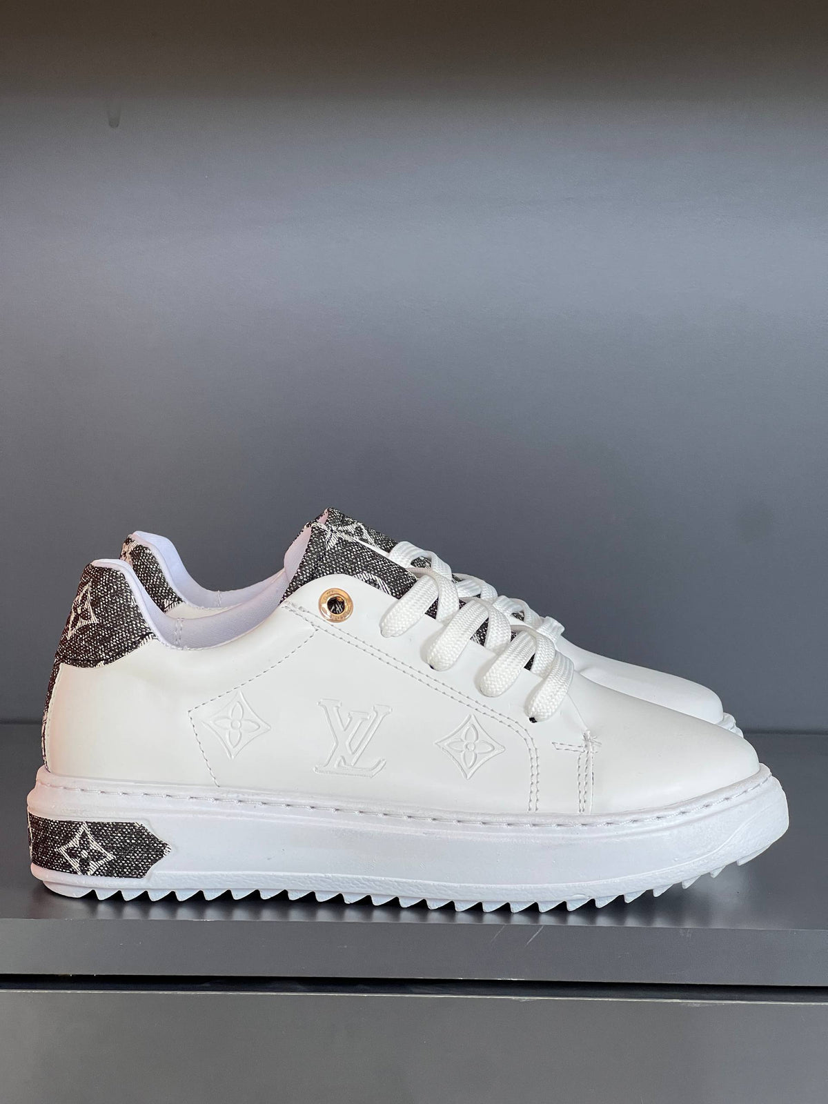 Shoe
