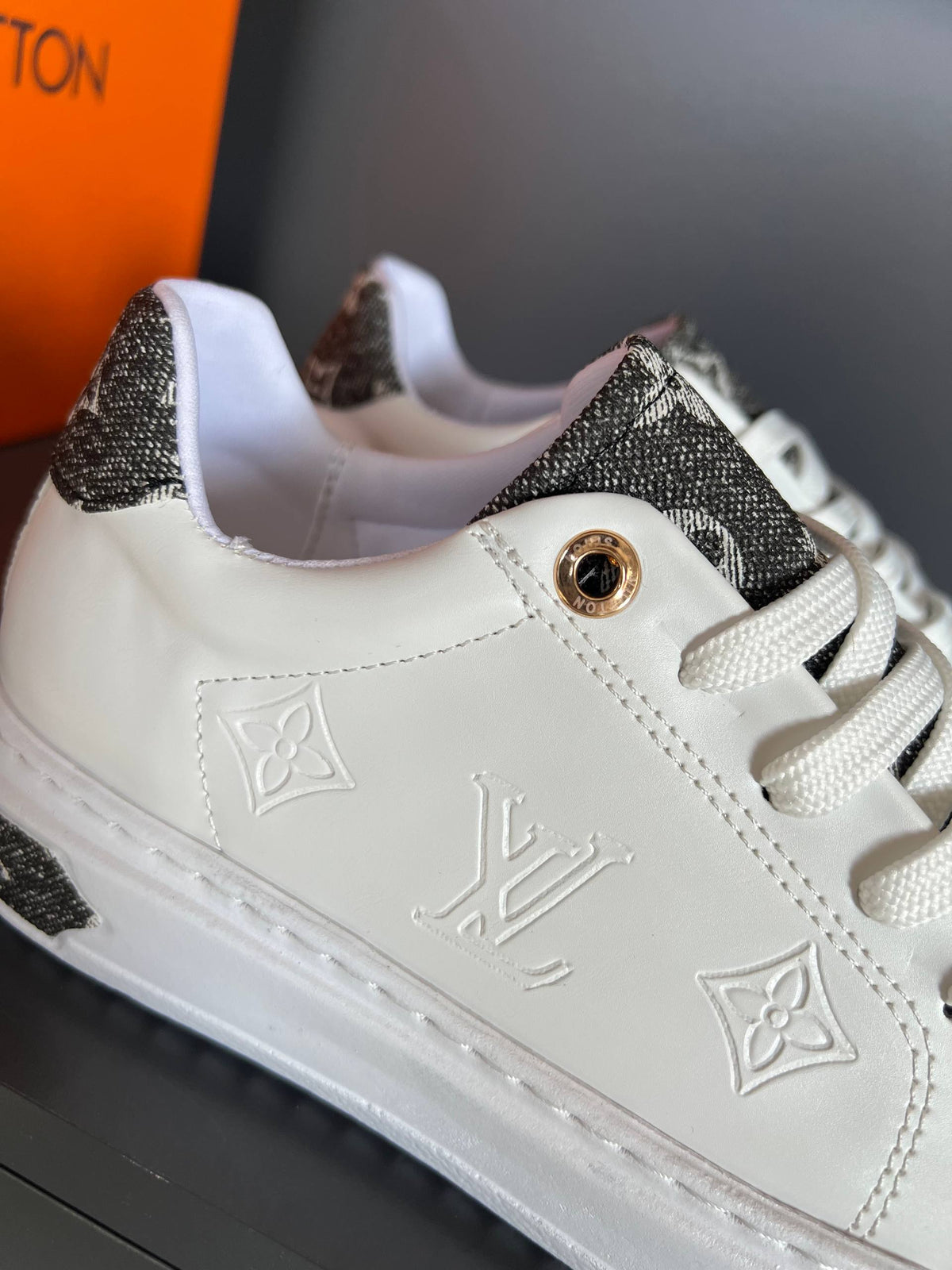 Shoe